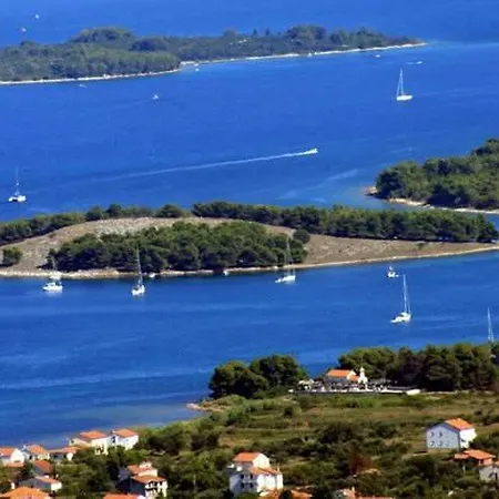 Lara Apartament Pašman
