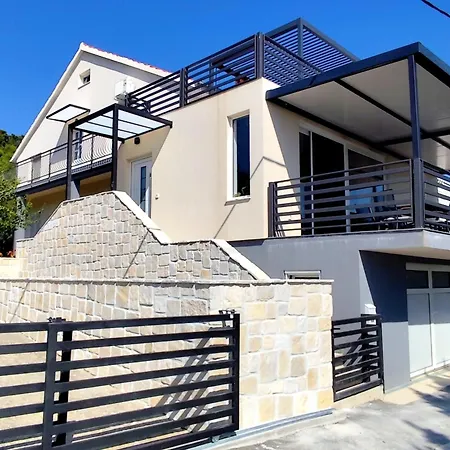 Lara Apartament Pašman