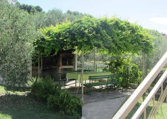Lara 公寓 Pašman